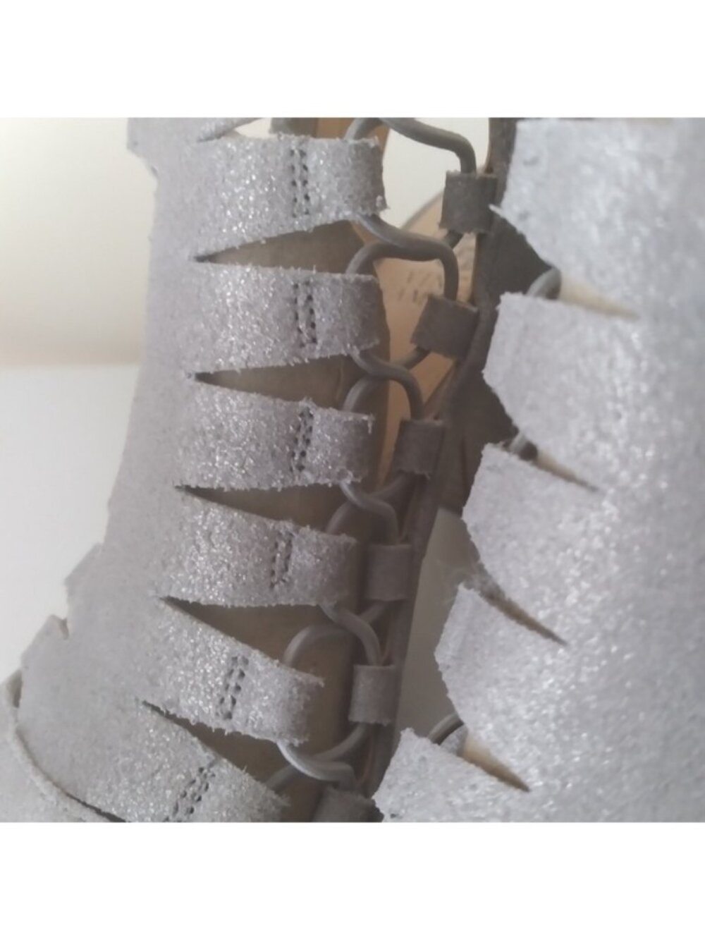 Vince Camuto Silver Gray Shimmery Bungee Strappy Evening Stacked Block Heels 8.5 - Picture 10 of 11